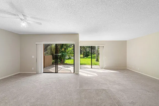 Residence photo 17
