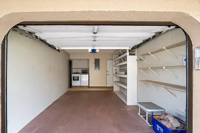 Residence photo 37
