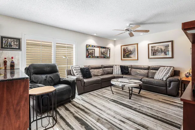 Residence photo 17