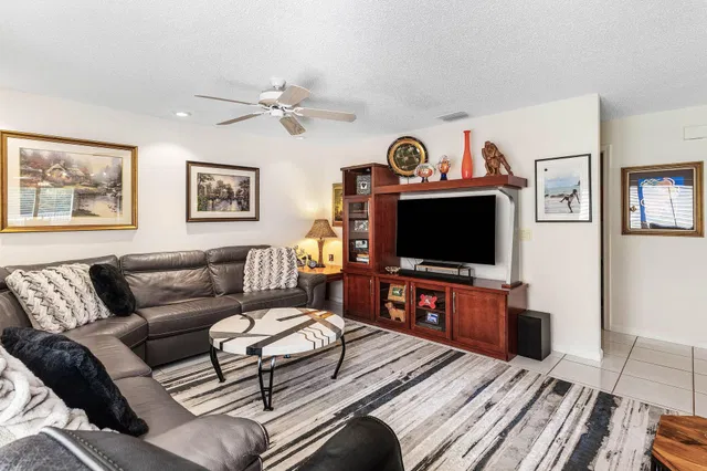 Residence photo 18