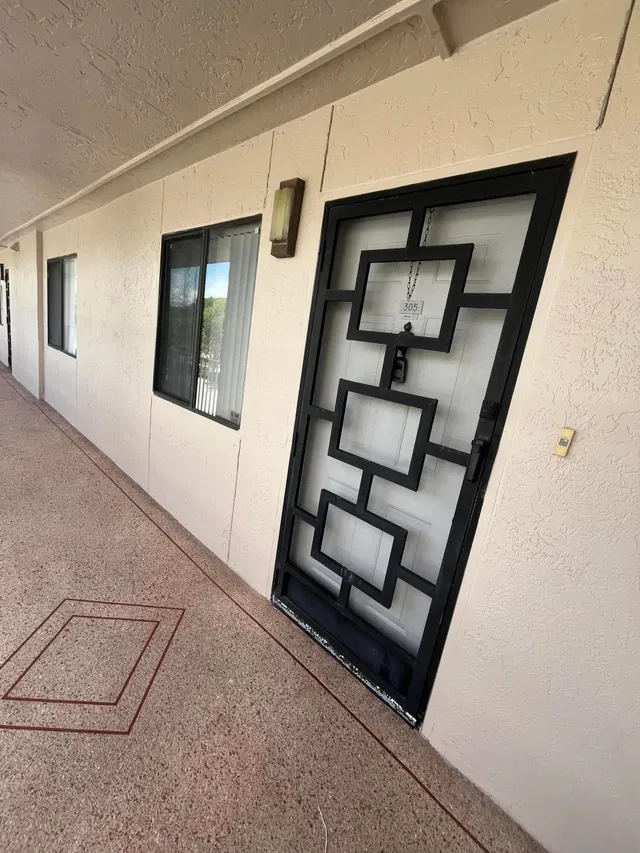 Unit 305 photo 6