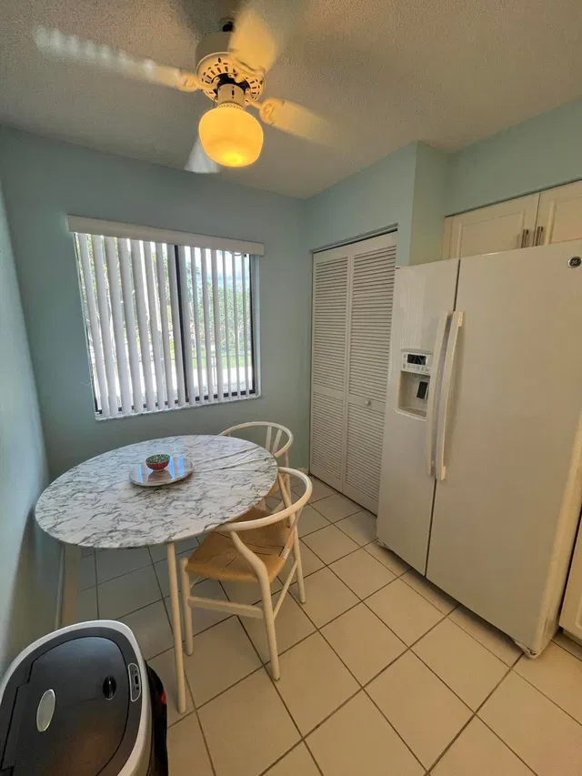 Unit 305 photo 11