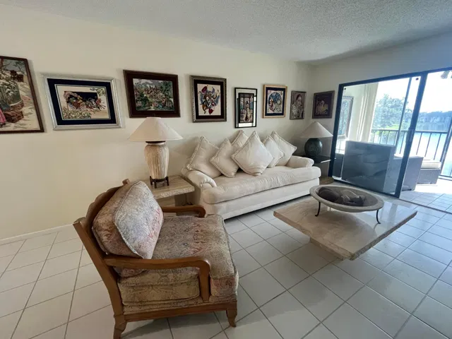 Unit 305 photo 18