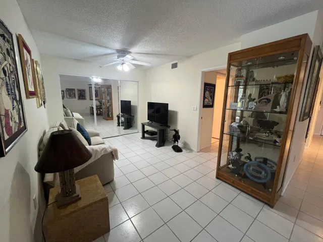 Unit 305 photo 20