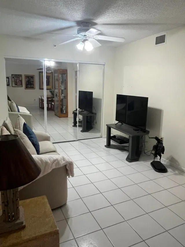 Unit 305 photo 22