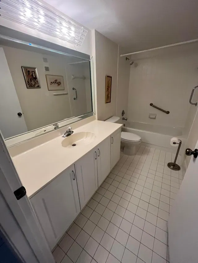 Unit 305 photo 25