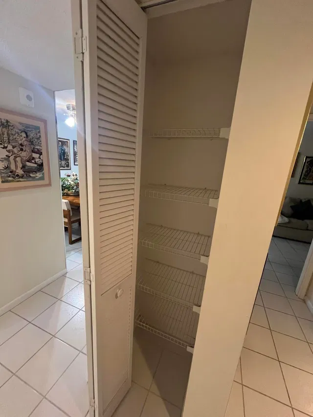 Unit 305 photo 27