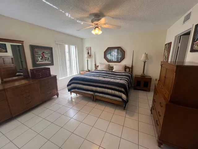 Unit 305 photo 29