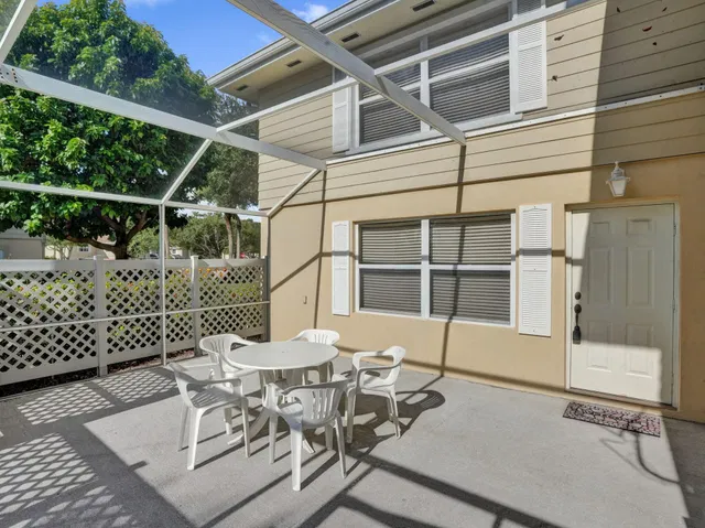 Residence photo 2