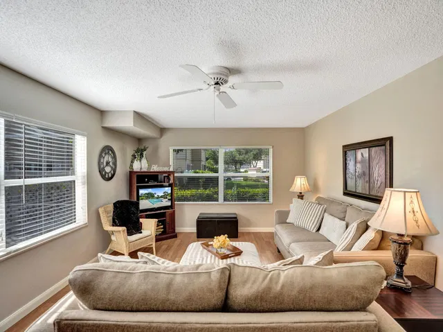 Residence photo 4