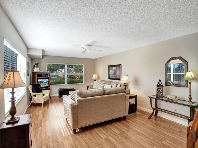 Residence photo 5