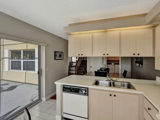 Residence photo 12
