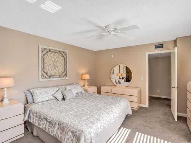 Residence photo 22