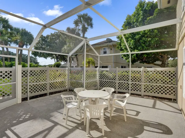 Residence photo 37