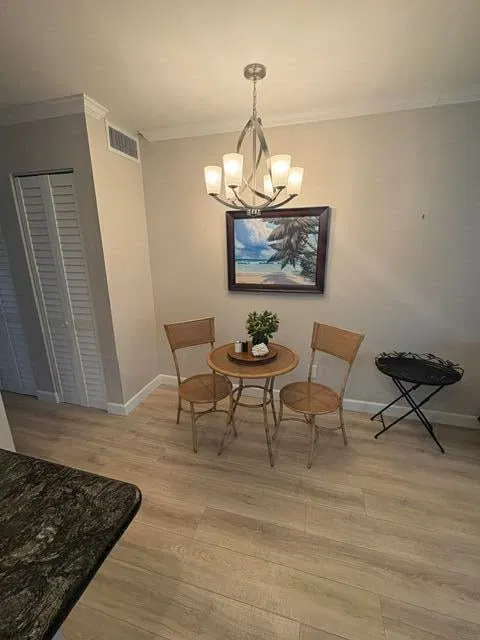 Unit 113-4 photo 8