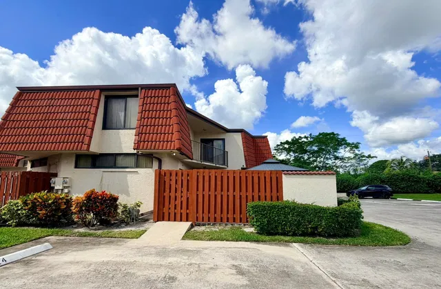 Residence photo 2