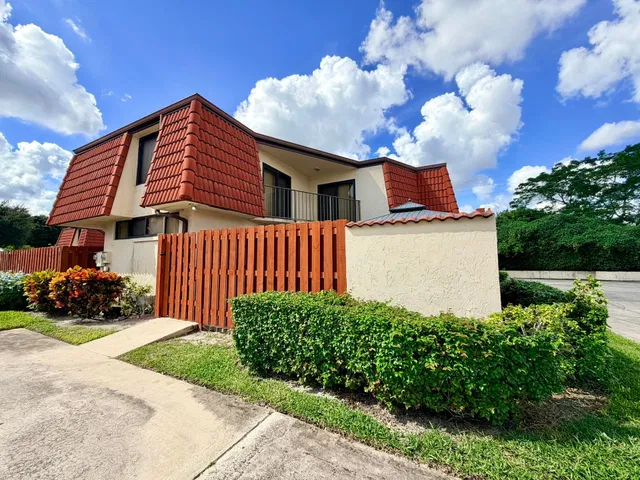 Residence photo 3