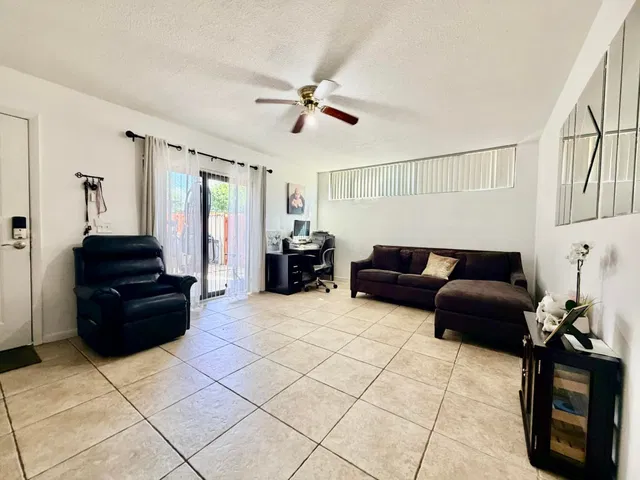 Residence photo 17