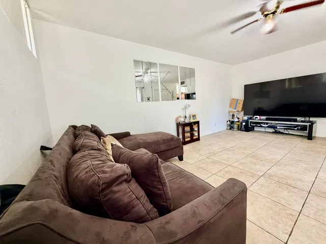 Residence photo 19