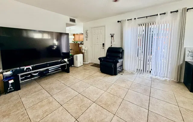 Residence photo 20