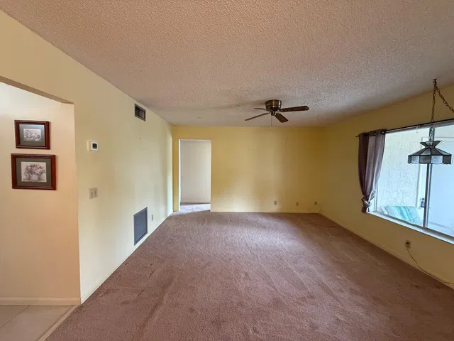 Unit D2 photo 2