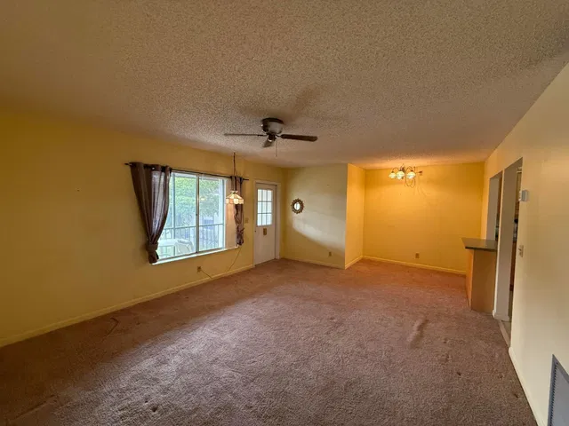 Unit D2 photo 3