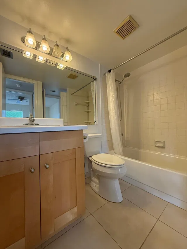 Unit D2 photo 14