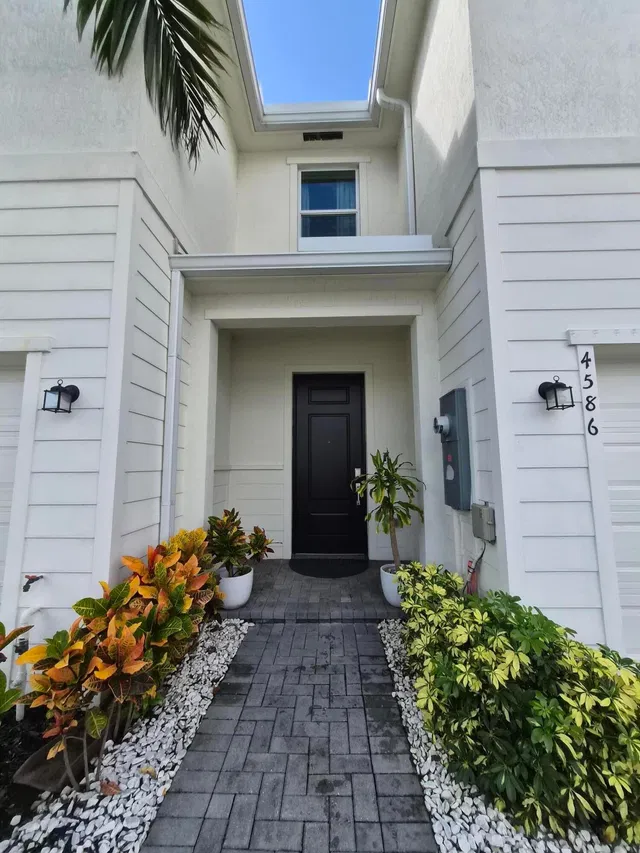 Residence photo 2