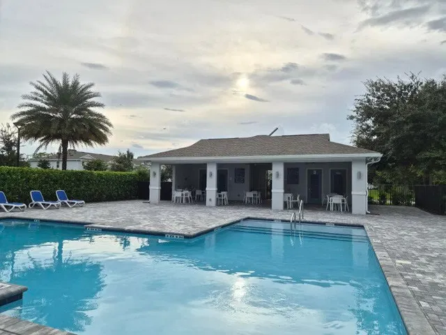 Residence photo 12