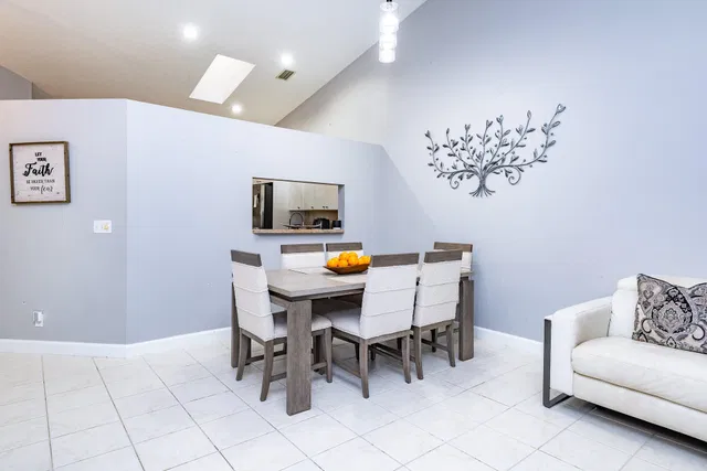 Residence photo 18