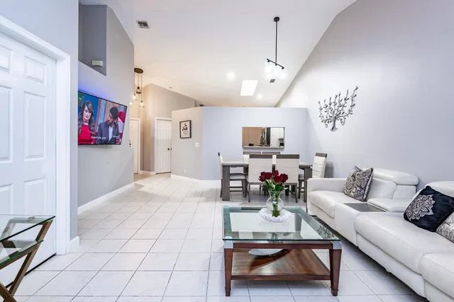 Residence photo 19