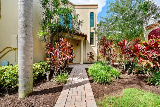 Residence photo 2