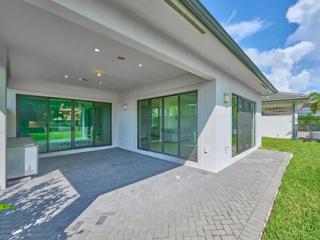 West Palm Beach Residence photo 2