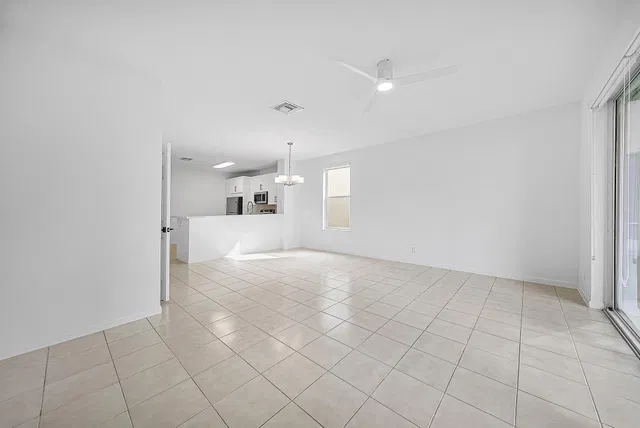 Residence photo 12