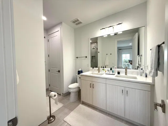 Unit 12 photo 6