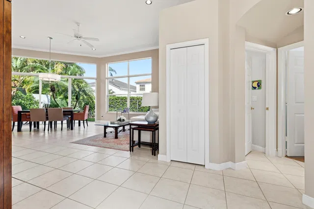 Residence photo 3