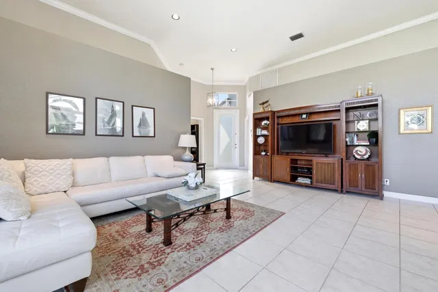 Residence photo 5
