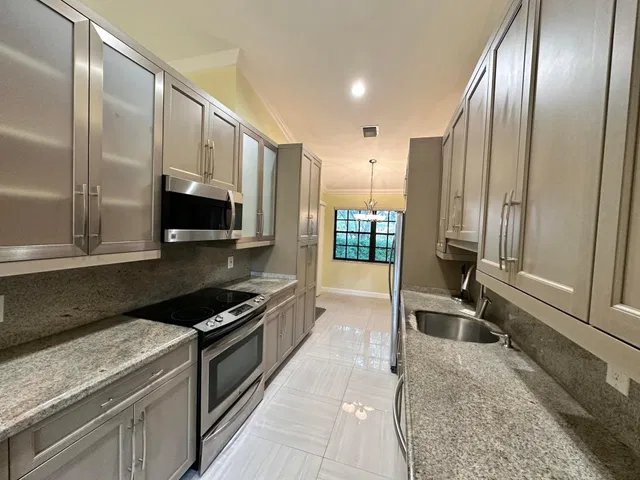 Residence photo 18