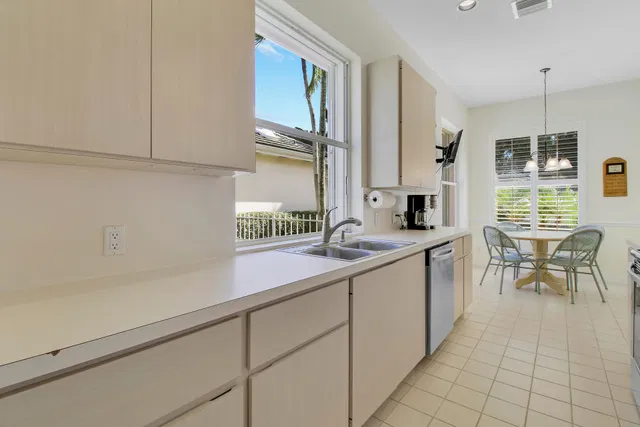 Residence photo 24