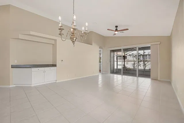  Residence photo 4