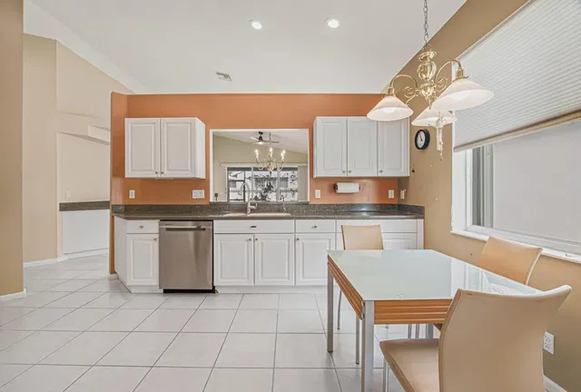  Residence photo 11