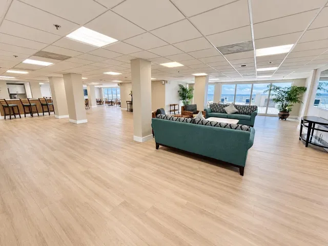 Unit 104 photo 16