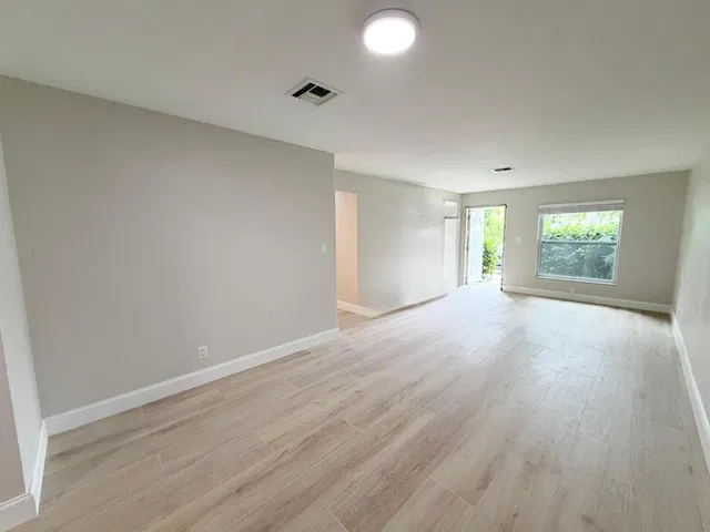 Residence photo 3