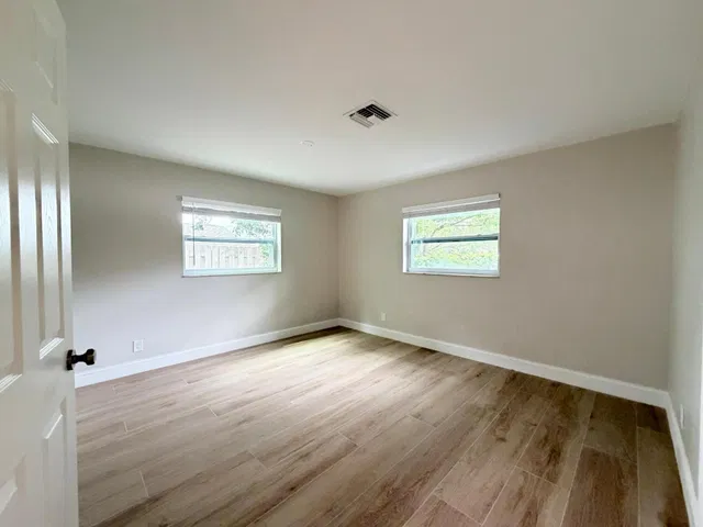 Residence photo 5