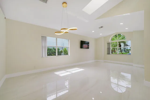 Residence photo 5