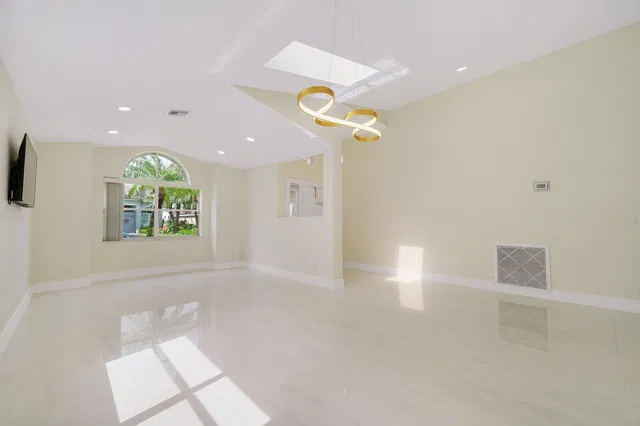 Residence photo 6