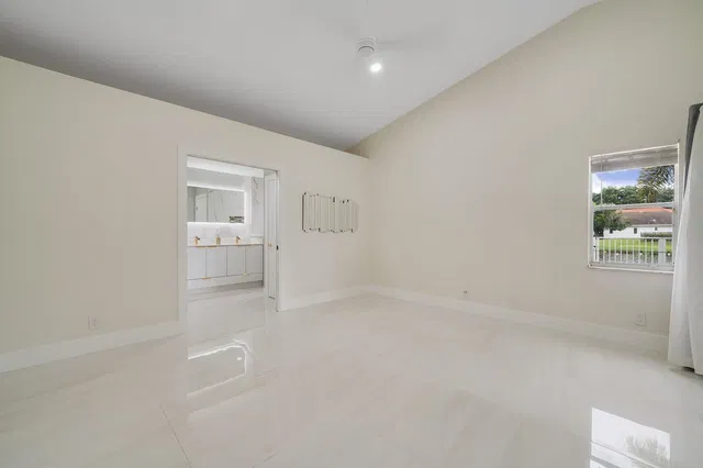 Residence photo 18