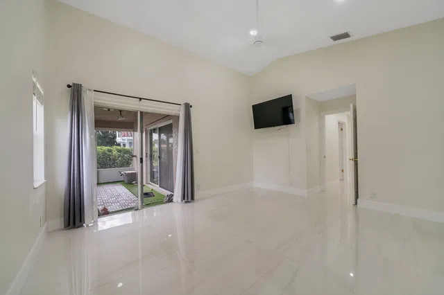 Residence photo 20
