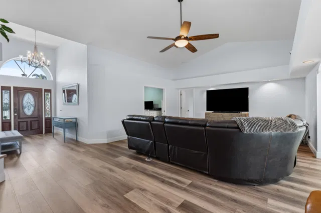  Residence photo 4