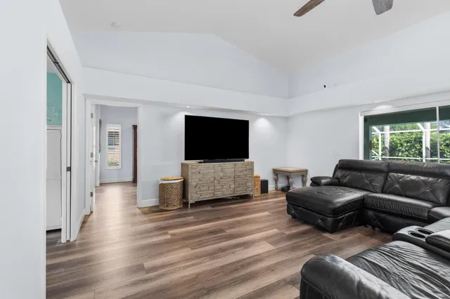  Residence photo 5